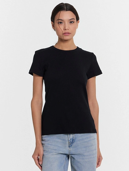 картинка Спортивная футболка черного цвета от магазина стильной одежды Mark Formelle