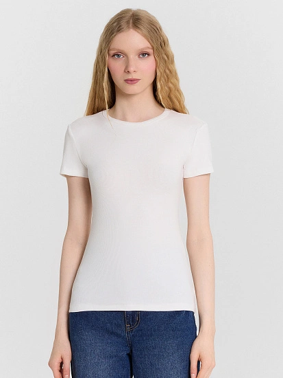 картинка Спортивная футболка в рубчик белого цвета от магазина стильной одежды Mark Formelle