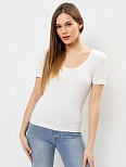 Футболка женская regular fit в молочном оттенке