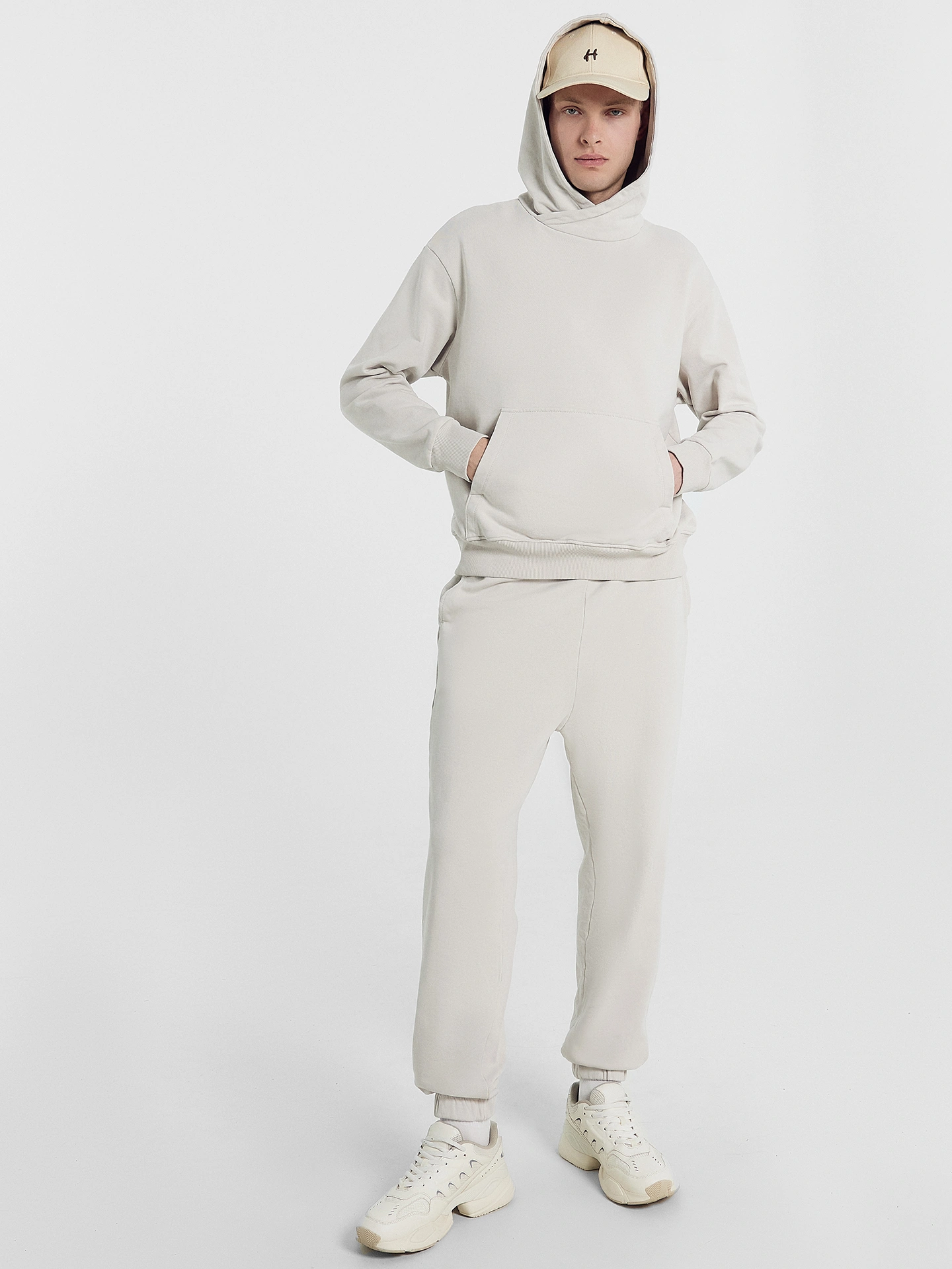 Худи мужское в бежевом цвете