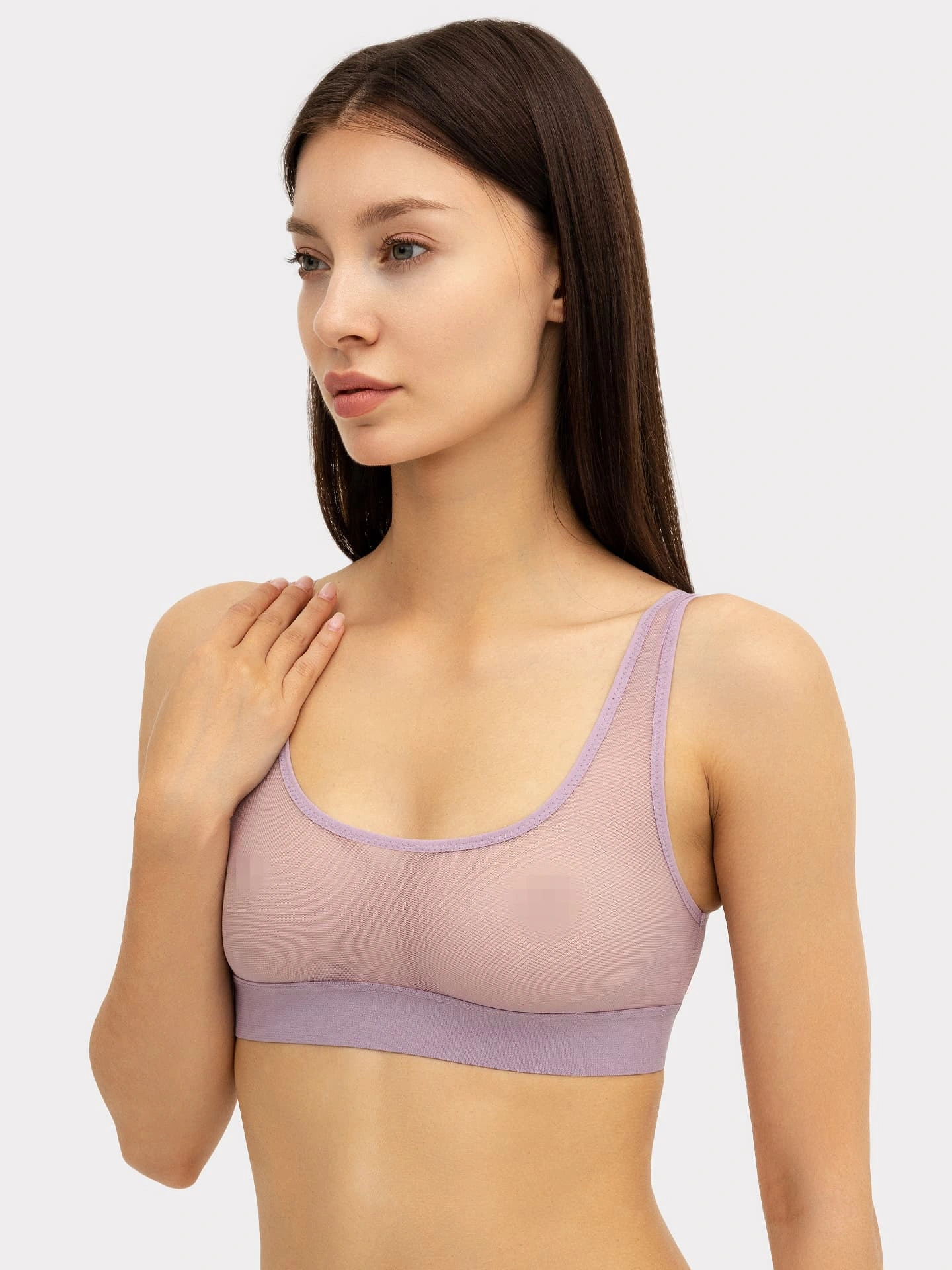 Студенттердің жыныстық қатынасқа түскен жасырын бейнекамерасы Жалаңаш азиаттық жас жігіт орындыққа отырып, әтешін жұлып алады.