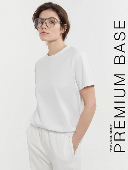 картинка Футболка женская в белом цвете от магазина стильной одежды Mark Formelle