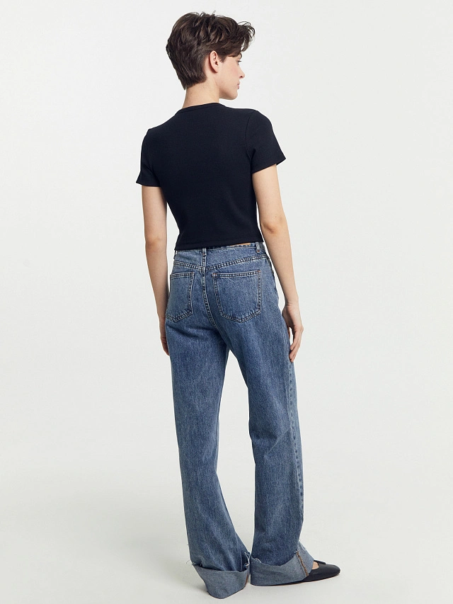 Футболка женская короткая в черном цвете - 4