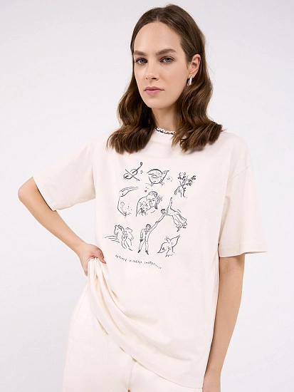 картинка Футболка женская белая с печатью от магазина стильной одежды Mark Formelle