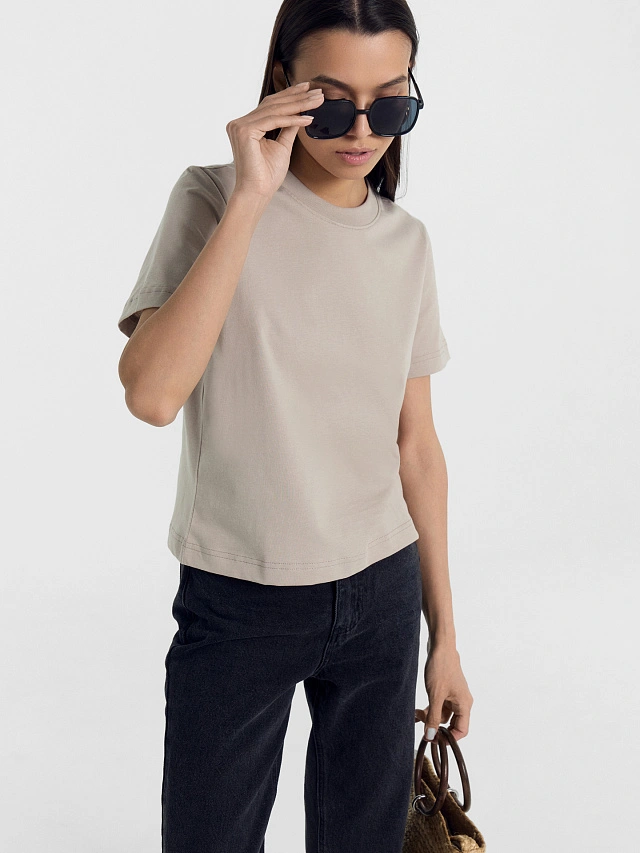 Футболка женская в коричневом цвете - 6