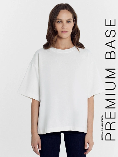 картинка Футболка женская в белом цвете  от магазина стильной одежды Mark Formelle