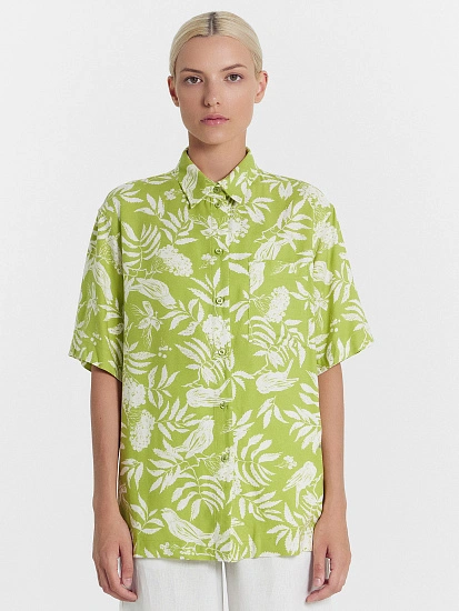 картинка Рубашка женская в зеленом оттенке с птицами  от магазина стильной одежды Mark Formelle