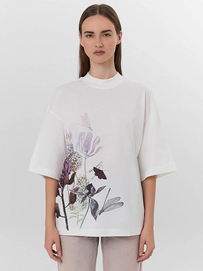 картинка Футболка женская белая с печатью  от магазина стильной одежды Mark Formelle