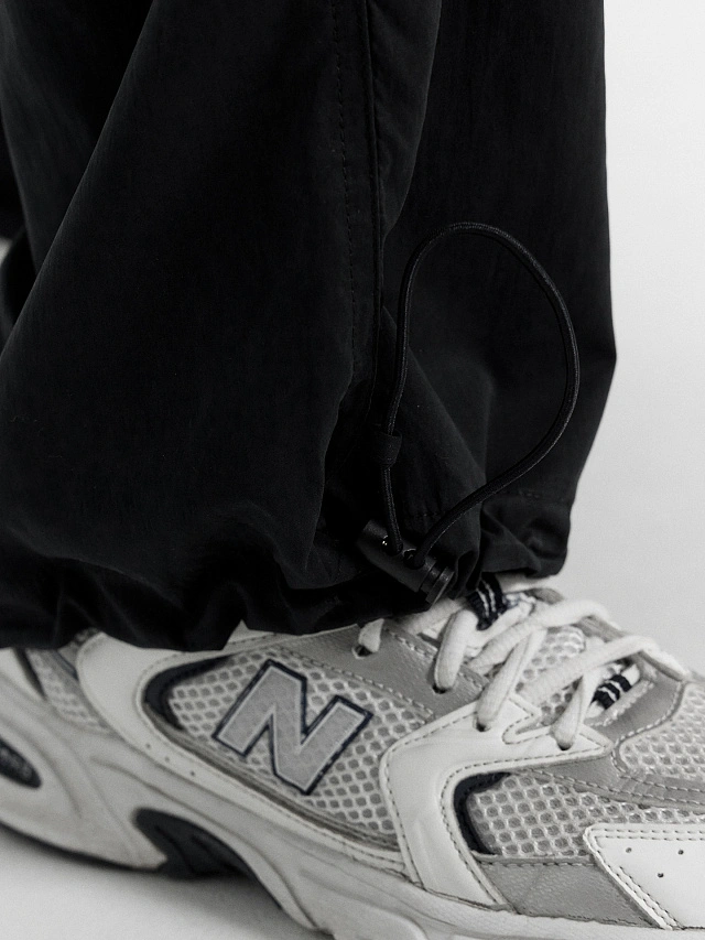 Брюки женские в черном цвете - 10