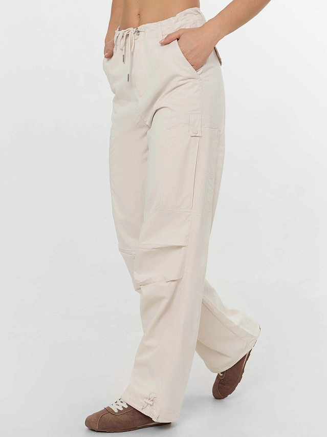 Брюки женские в бежевом цвете - 4