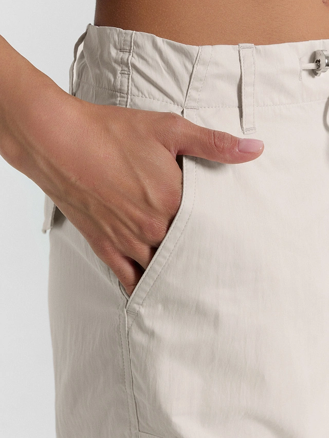 Брюки женские в бежевом цвете - 7