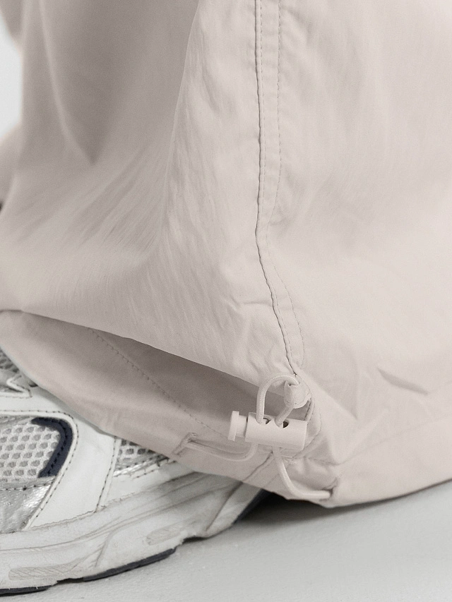 Брюки женские в бежевом цвете - 9