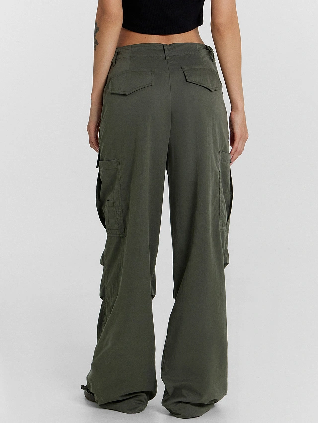 Брюки женские в цвете темный хаки - 2