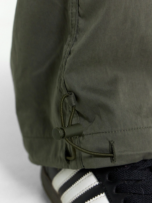 Брюки женские в цвете темный хаки - 9