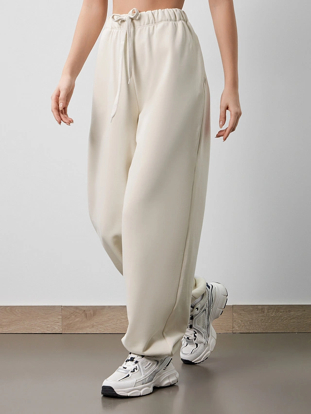 Брюки женские в бело-бежевом цвете - 3