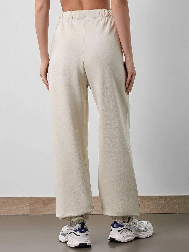 Брюки женские в бело-бежевом цвете - 4