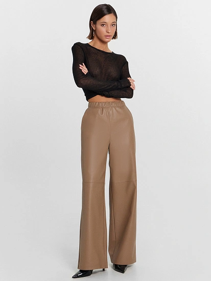 картинка Брюки женские темно-бежевые из экокожи от магазина стильной одежды Mark Formelle