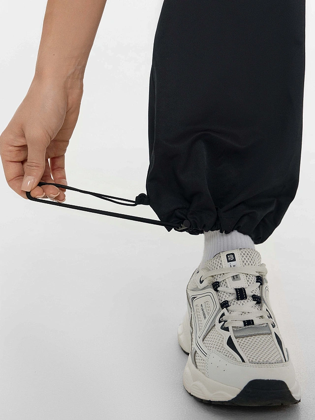 Брюки женские в черном цвете - 8