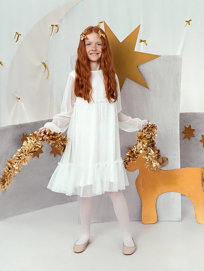 картинка Платье для девочек в белом цвете с воланами от известного бренда одежды для девочек Mark Formelle