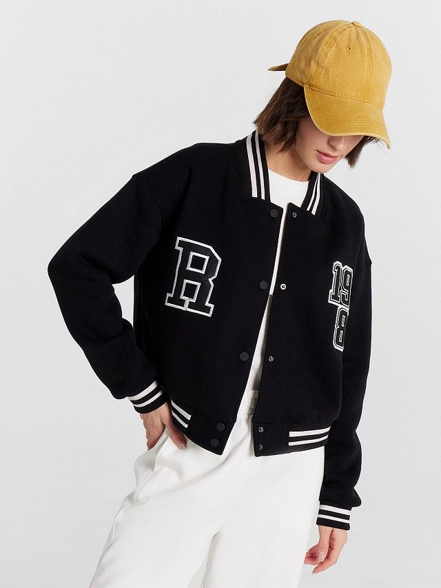 Бомбер женский черный с вышивкой - 2