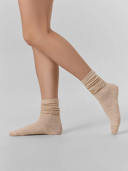 картинка Носки женские бежевые высокие от магазина стильной одежды Mark Formelle