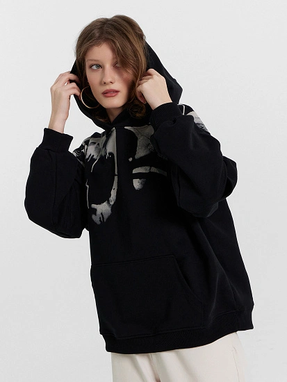 картинка Худи женское черное с принтом от магазина стильной одежды Mark Formelle