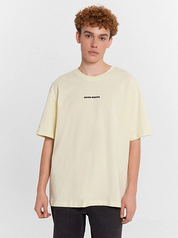 Футболка мужская желтая с надписью "never ending"