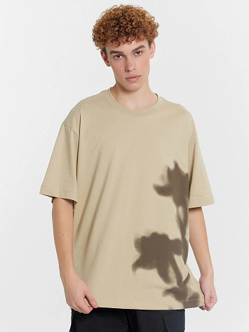 Футболка мужская бежевая с принтом