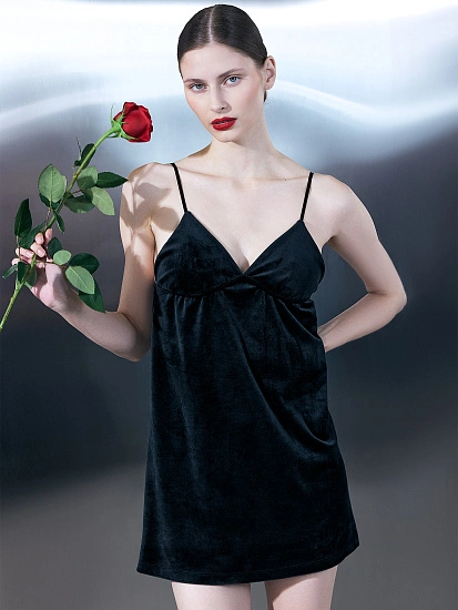 картинка Платье домашнее женское велюровое черное от магазина стильной одежды Mark Formelle