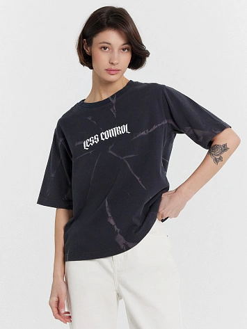 Футболка женская черная "less control"
