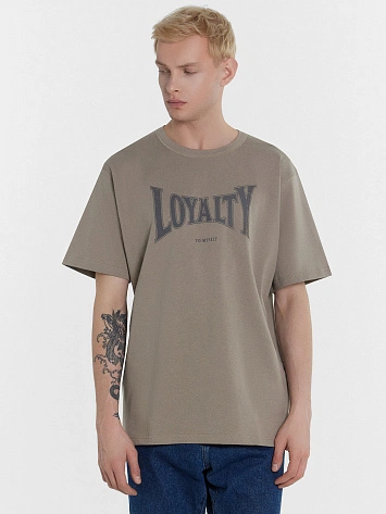 Футболка мужская с надписью "loyalty to myself"