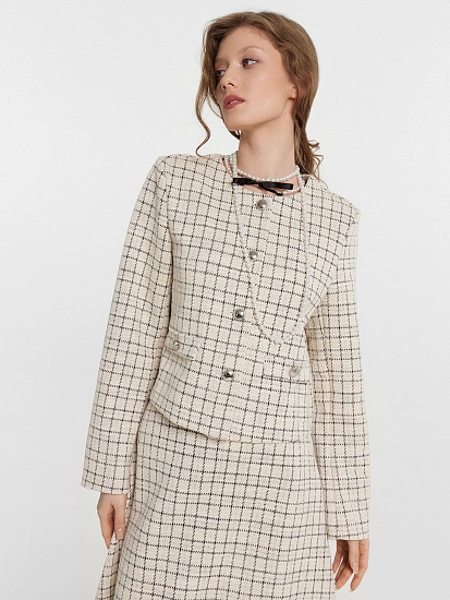 картинка Жакет женский бежевый в клетку укороченный  от магазина стильной одежды Mark Formelle