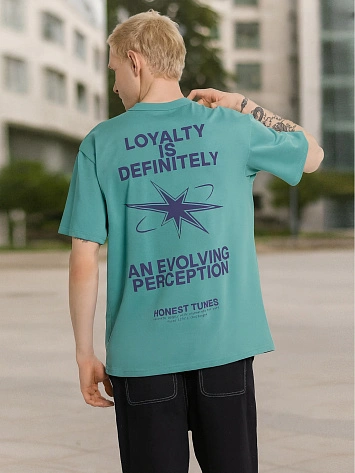 Футболка мужская бирюзовая с надписью "loyalty is definitely "