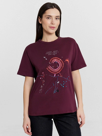 картинка Футболка женская с принтом и надписью "ладонью коснусь ласкового огонька..." от магазина стильной одежды Mark Formelle