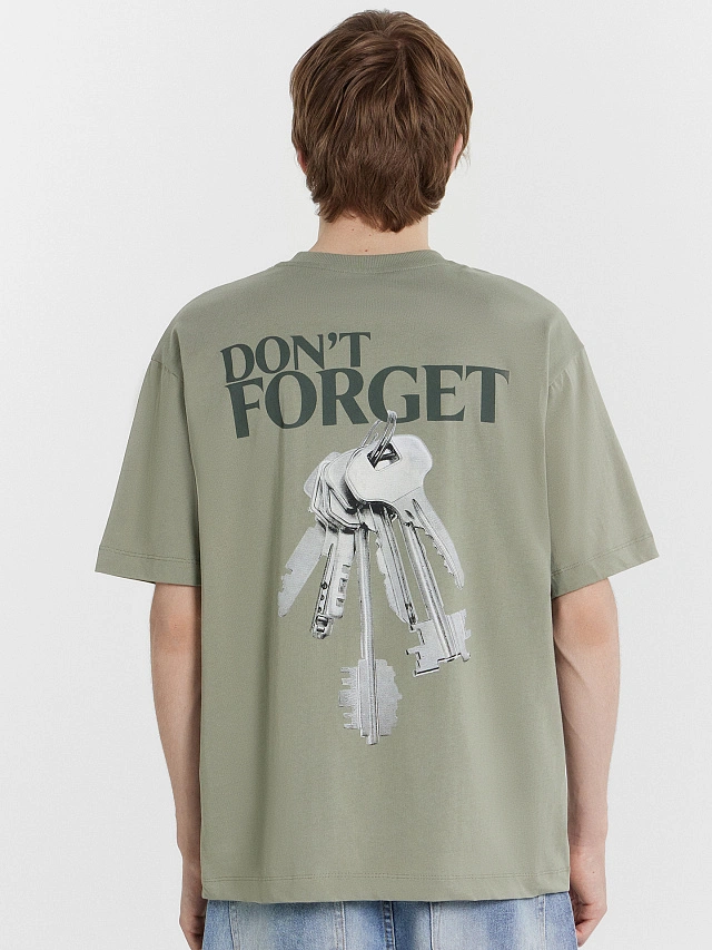 Футболка мужская серая с принтом и надписью "don't forget" - 1
