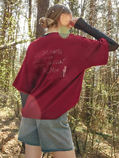 Футболка женская бордовая с принтом и надписью "chertovka"