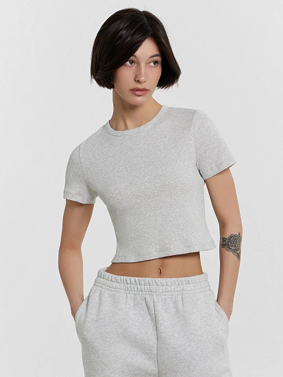 картинка Футболка женская серая укороченная от магазина стильной одежды Mark Formelle