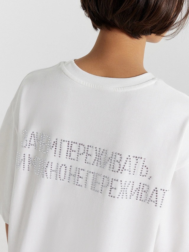 Футболка женская белая с надписью из страз "Зачем переживать, если можно не переживать" - 5