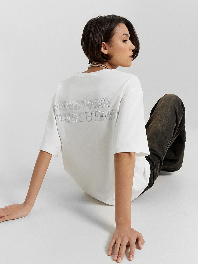 Футболка женская белая с надписью из страз "Зачем переживать, если можно не переживать" - 6