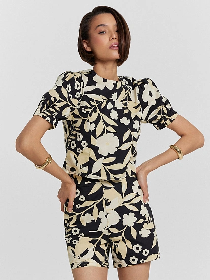 картинка Рубашка женская черная с цветочным принтом от магазина стильной одежды Mark Formelle