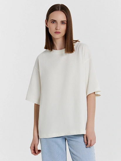 картинка Футболка женская кремовая оверсайз  от магазина стильной одежды Mark Formelle