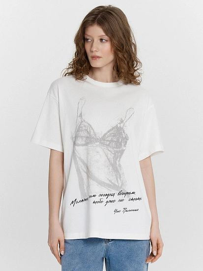 картинка Футболка женская белая с принтом  от магазина стильной одежды Mark Formelle