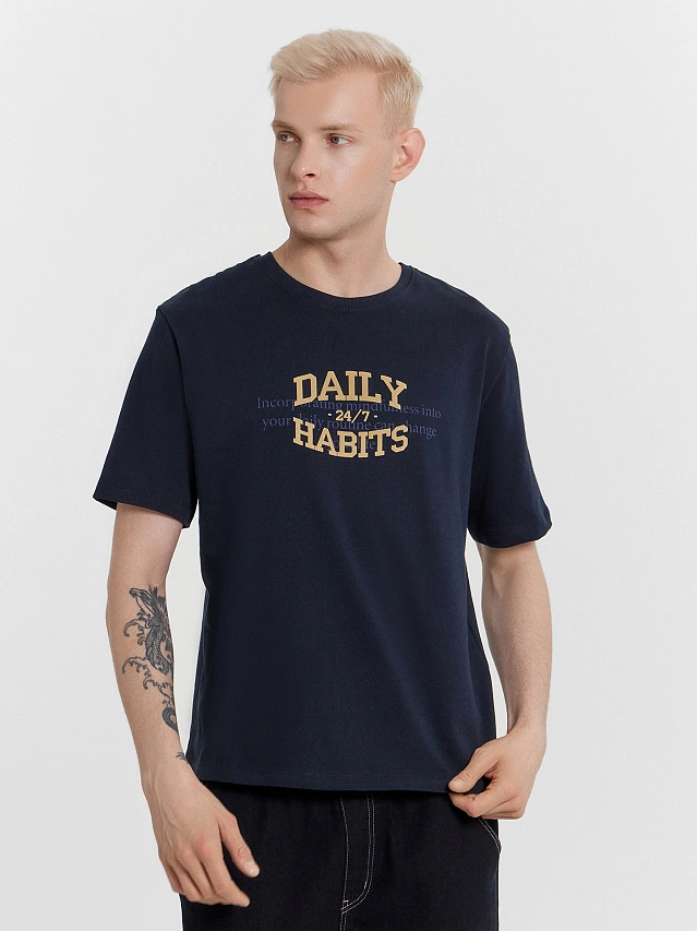 Футболка мужская синяя  с надписью "Daily habits" - 1