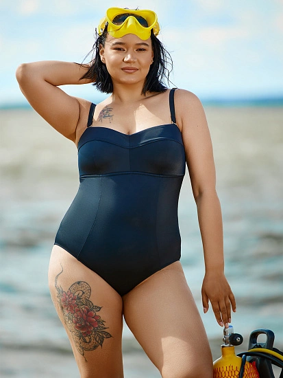 картинка Купальник женский слитный черный от магазина стильной одежды Mark Formelle