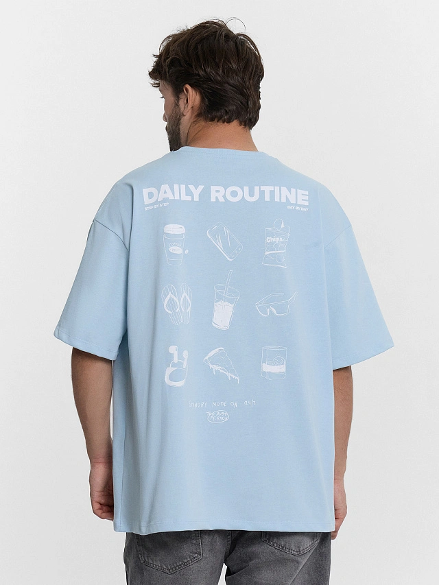 Футболка мужская голубая с принтом и надписью "daily routine" - 1
