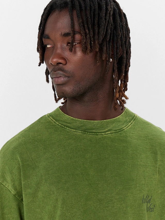 Футболка мужская зеленая с обработкой эйсид и надписью "Wild West" - 4