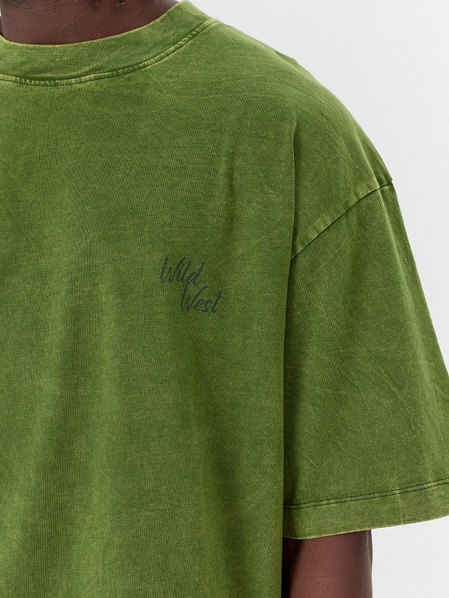 Футболка мужская зеленая с обработкой эйсид и надписью "Wild West" - 5