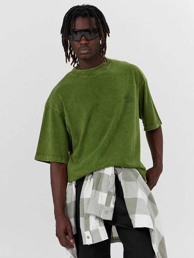 Футболка мужская зеленая с обработкой эйсид и надписью "Wild West" - 6