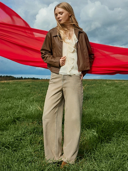 картинка Куртка женская коричневая укороченная от магазина стильной одежды Mark Formelle