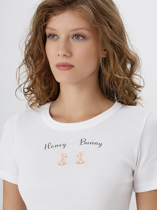 Футболка женская белая с надписью "Honey Bunny" - 5